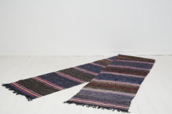 Antique Swedish hand-woven rug in folk art from the turn of the century 1800 to 1900s. The rug is from Delsbo in Hälsingland in Sweden