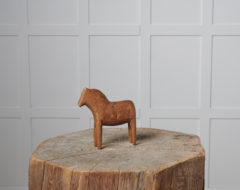 Antique hand-made toy horse in folk art from Sweden. The horse is from the late 1800s and in good vintage condition with traces and marks of use.