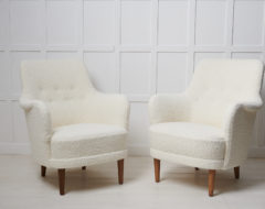 Carl Malmsten Samsas armchairs for O.H. Sjögren from the mid 20th century. The chairs are a Swedish modern classic and the Samsas series is today recognised as the most characteristic designs from Malmsten.