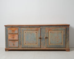 Low and wide genuine sideboard from the mid 1800s. The sideboard is a genuine Swedish country house furniture made in painted pine