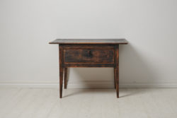 Genuine Swedish antique table in folk art from northern Sweden. The table is made by hand around 1840 from solid painted pine.