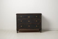 Antique Swedish gustavian chest of drawers with three drawers. The chest is made in Stockholm around 1810 and has a frame in solid pine. The top drawer has an interior with multiple smaller drawers.