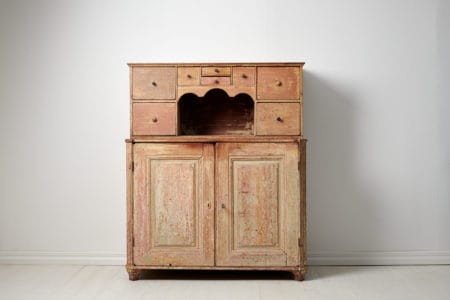 Genuine Swedish gustavian sideboard from northern Sweden. Th sideboard is a genuine country house furniture made around 1790.