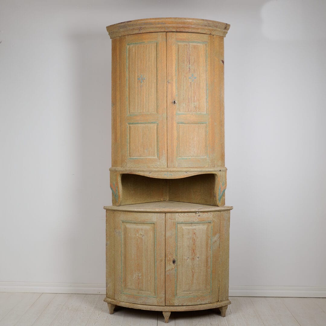 Antique Swedish Corner Cabinet in Gustavian Style - Frånö Antik