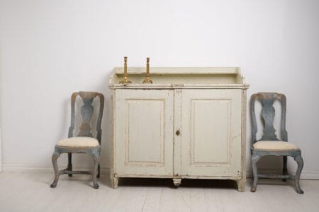 Genuine antique Swedish sideboard from the gustavian period around 1780. The sideboard is made in Stockholm by hand with a frame in solid pine.
