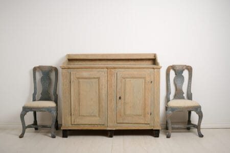 Genuine Swedish classic sideboard from the gustavian period, made around 1790 in northern Sweden. Straight classic shape with pronounced corners