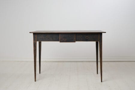 Swedish antique elegant desk from the gustavian period during the late 1700s. Frame in solid pine. Painted with distress and patina.