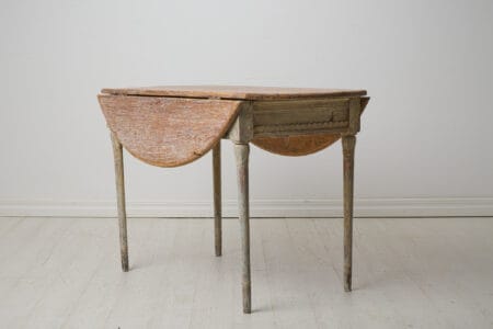 Swedish antique dining table from the gustavian period around 1820. The table is made by hand in solid Swedish pine. Rectangular leg-frame