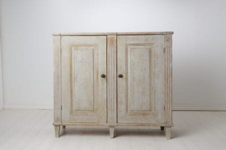 Antique gustavian country sideboard from northern Sweden. The sideboard is made by hand in solid pine around 1820.