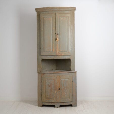 Antique Swedish corner cabinet from the early 1800s, around 1820. The cabinet is a country house furniture made in the gustavian style.