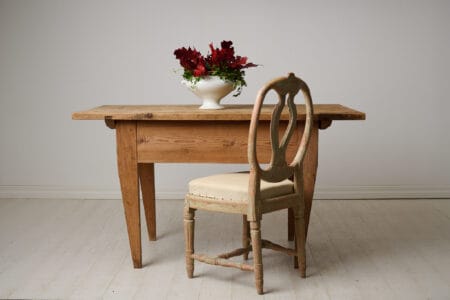 Antique rustic Swedish worktable in raw pine. Made by hand in northern Sweden around 1810. The table has a never-painted surface