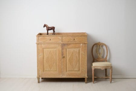 Early 19th century sideboard in gustavian style. Made in northern Sweden from solid pine around 1820. The sideboard has double doors