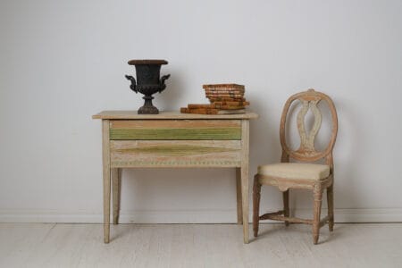 Genuine Swedish country table from the gustavian period made around 1810 in northern Sweden. The table is made by hand with a unique construction