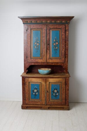 Genuine antique Swedish cabinet from northern Sweden around 1840. This genuine country house furniture is made by hand in solid pine