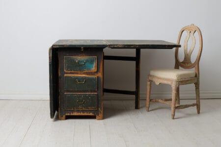 Folk art dining table from northern Sweden. Antique drop-leaf table with one leaf on each side and two gates for each leaf which makes it a stable and steady table.