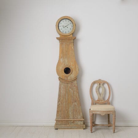 Antique long case clock from northern Sweden in gustavian style, made around 1840. The clock has a straight shape with hand carved decor