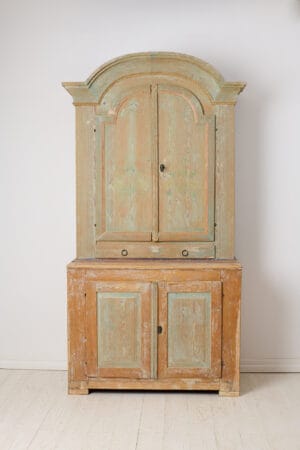 Antique country rococo cabinet from northern Sweden. This country house furniture was made around 1820 with a frame in solid pine.