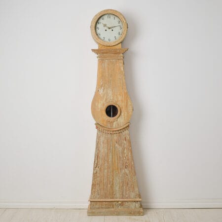Gustavian long case clock from northern Sweden made around 1840. The clock has a straight, classic gustavian shape with hand carved decor.