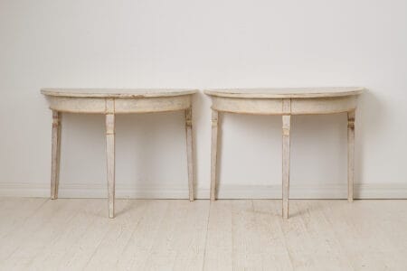 Antique genuine demi-lune table in neoclassical style from northern Sweden. The table is round and consists of two free-standing half circles,