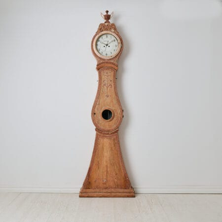 Gustavian long case clock, from the Swedish gustavian period around 1790. Made by hand with a frame in solid pine.