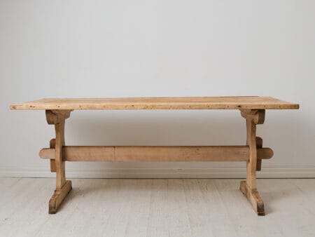 Antique Swedish dining table from the early 19th century. This country house antique is made by hand in pine around 1830 to 1840.