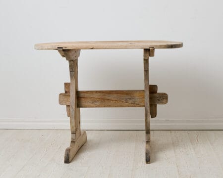 Primitive and simple rustic table from Sweden in folk art. The table is from the early 1800s and has never been painted.
