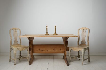 Swedish antique dining table or work table. The table is a genuine trestle table from northern Sweden made around 1820. The table has a large solid table top on a leg frame with bevelled trestles.