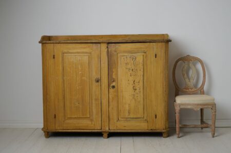 Sideboard from the Swedish gustavian period made in northern Sweden around 1790. This antique sideboard is a genuine Swedish original furniture