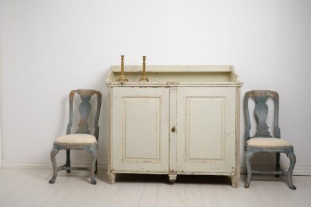 Genuine antique Swedish sideboard from the gustavian period around 1780. The sideboard is made in Stockholm by hand with a frame in solid pine.