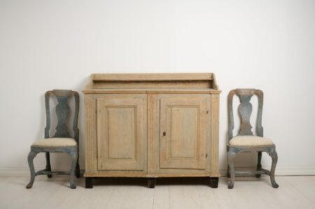 Genuine Swedish classic sideboard from the gustavian period, made around 1790 in northern Sweden. Straight classic shape with pronounced corners