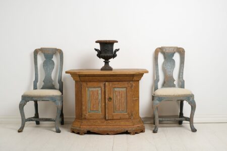 Swedish antique country sideboard from the early 1800s. Charming and unusually small sideboard which has its origin in the very north of northern Sweden.