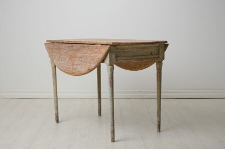 Swedish antique dining table from the gustavian period around 1820. The table is made by hand in solid Swedish pine. Rectangular leg-frame