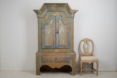 Rare folk art cabinet from Sweden made during the early 1800s. The cabinet is made by hand in northern Sweden, in the county Jämtland