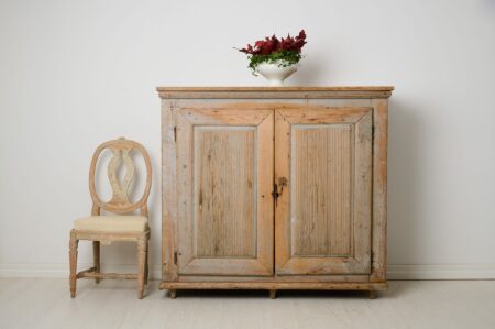 Large antique gustavian sideboard from the late 1700s. This country house furniture has its origin in the area surrounding Ljusdal in northern Sweden Large antique gustavian sideboard from the late 1700s. This country house furniture has its origin in the area surrounding Ljusdal in northern Sweden