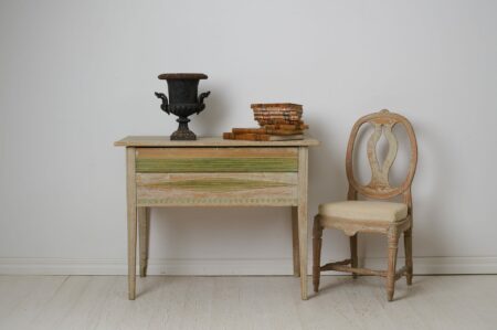 Genuine Swedish country table from the gustavian period made around 1810 in northern Sweden. The table is made by hand with a unique construction