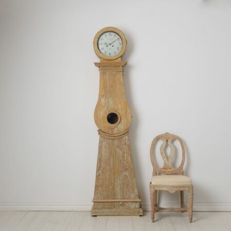 Antique long case clock from northern Sweden in gustavian style, made around 1840. The clock has a straight shape with hand carved decor