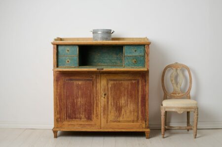 Swedish country secretary desk in gustavian style from around 1850. Beautiful and genuine country furniture made by hand in solid pine in northern Sweden.