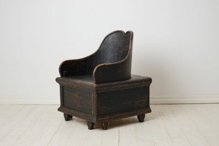 19th century unusual chair in folk art from northern Sweden. This is antique chair is made by hand in solid pine around 1850.