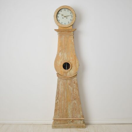 Gustavian long case clock from northern Sweden made around 1840. The clock has a straight, classic gustavian shape with hand carved decor.