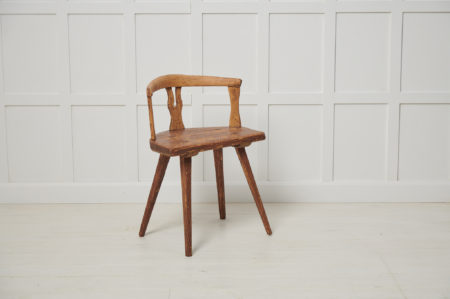 Antique Swedish primitive chair in folk art. The chair is made by hand in painted Swedish pine. It was most likely made during the late 1700s in northern Sweden.
