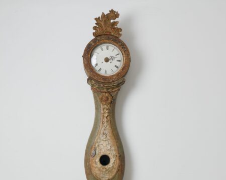 Unusual long case clock from the late 1700s. The model of this country clock is typical for Jämtland, a province in northern Sweden