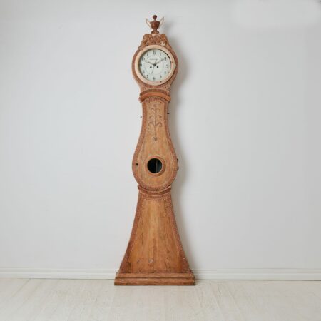 Gustavian long case clock, from the Swedish gustavian period around 1790. Made by hand with a frame in solid pine.