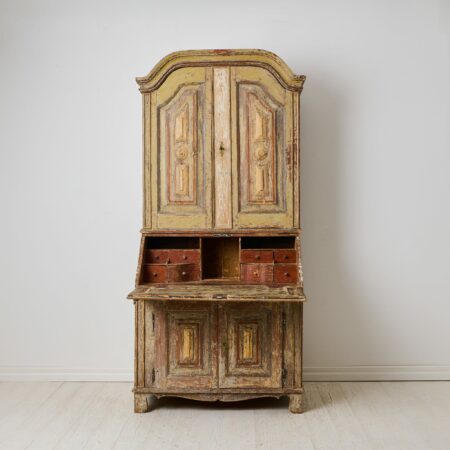 Antique Swedish writing cabinet from Northern Sweden. Beautiful country antique writing cabinet in folk art, hand-crafted in solid pine