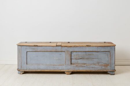 Antique folk art bench from northern Sweden made around 1840. The bench is a charming and authentic Swedish antique
