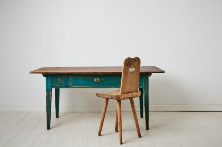 Genuine large country table from the 19th century. Made by hand in northern Sweden around 1840. Straight tapered legs