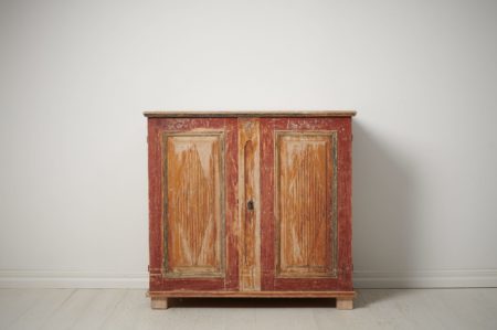 Genuine gustavian Swedish sideboard made by hand in northern Sweden from solid pine. The sideboard is on the smaller side with an elegant size