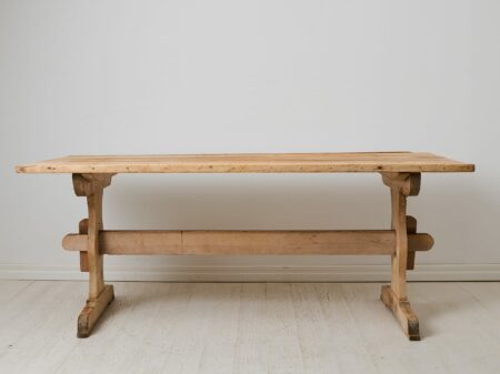 Antique Swedish dining table from the early 19th century. This country house antique is made by hand in pine around 1830 to 1840.