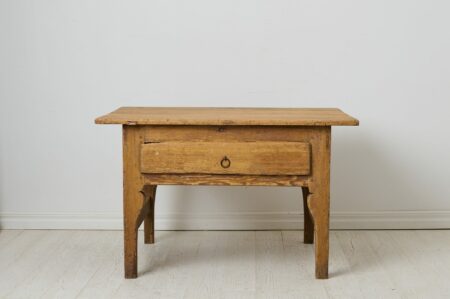 Rustic folk art table from the early 1800s made by hand in Northern Sweden. The table is from around 1810 to 1820, frame in solid pine