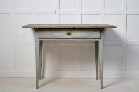 Genuine antique Swedish table in gustavian style. This side or wall table is a genuine northern Swedish country house furniture from 1810 to 1820