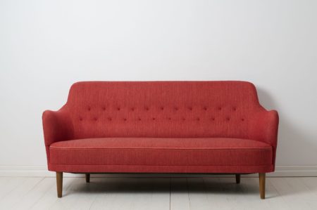 Scandinavian modern sofa "Samsas" by Carl Malmsten for O.H Sjögren in Tranås. The sofa is a mid-century modern classic with a solid pine frame